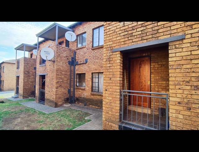 3 BEDROOM TOWNHOUSE FOR SALE IN ELSPARK EXT 4